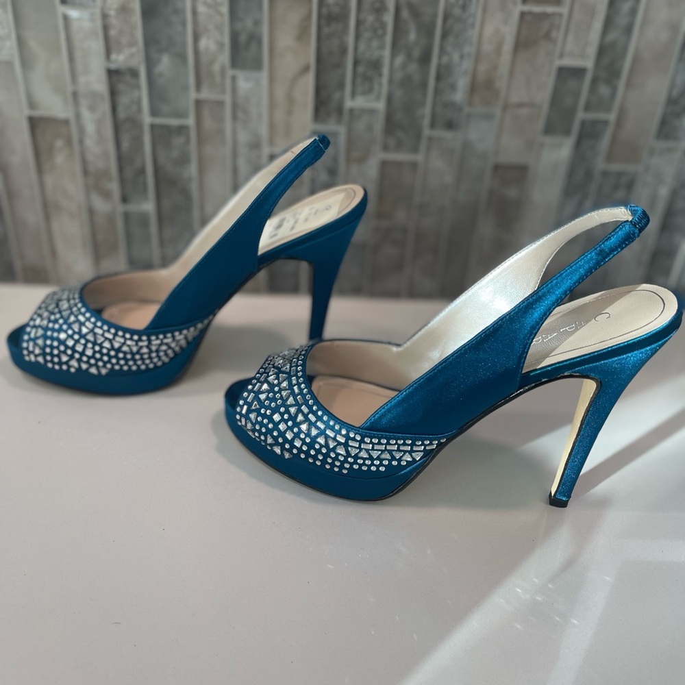 Caparros Peacock Blue Sparkle Sling Back Evening Shoes Size 9 NIB - Picture 3 of 5